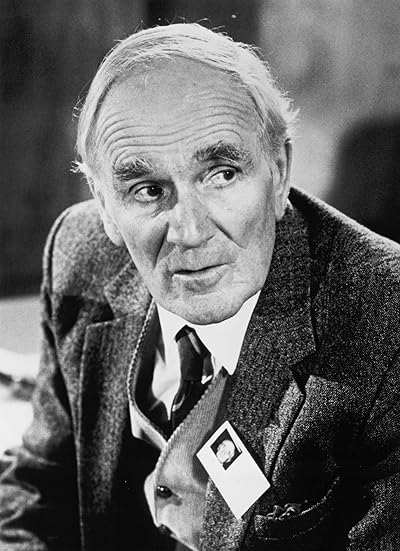 Desmond Llewelyn