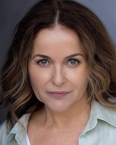 Julia Sawalha