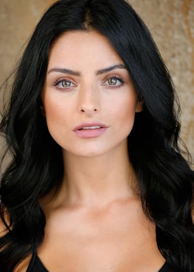 Aislinn Derbez